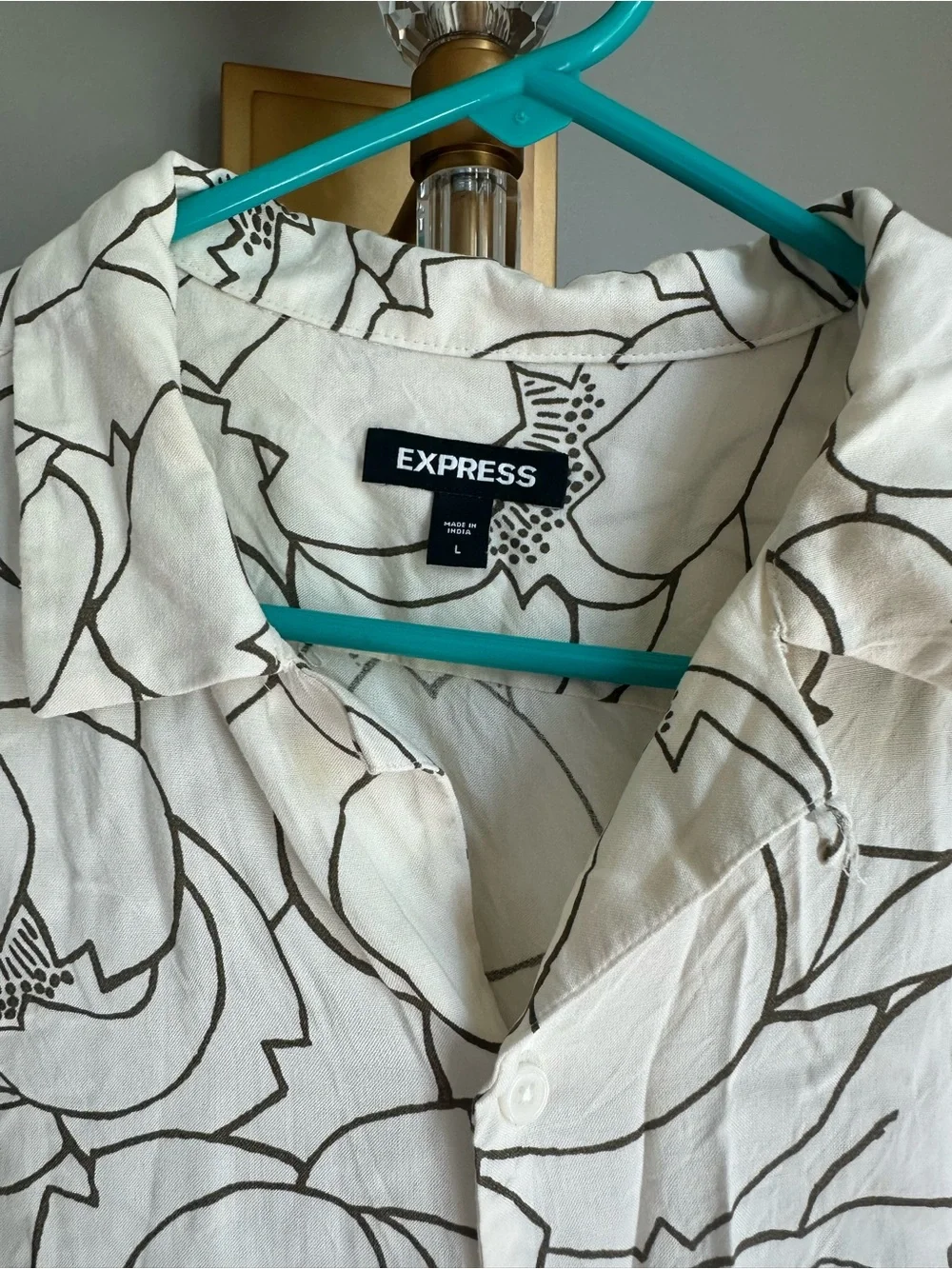 Express White Short-Sleeve Button-Up Shirt with Black Floral Outline